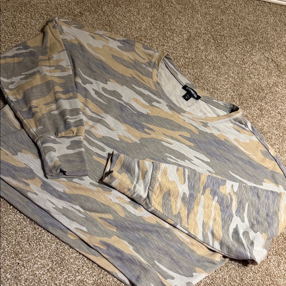 Express Camouflage stretchy Tee - Gray, Tan, Cream